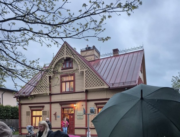 Muzeju nakts muzicēšana no jumta balkoniņa 2025